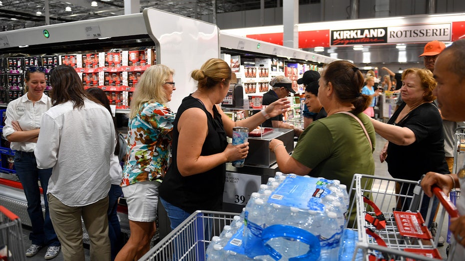 Costco customers detain machete-wielding suspect: reports