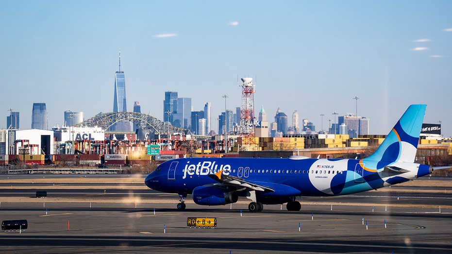 FAA resumes Northeast airport operations after telecom outage