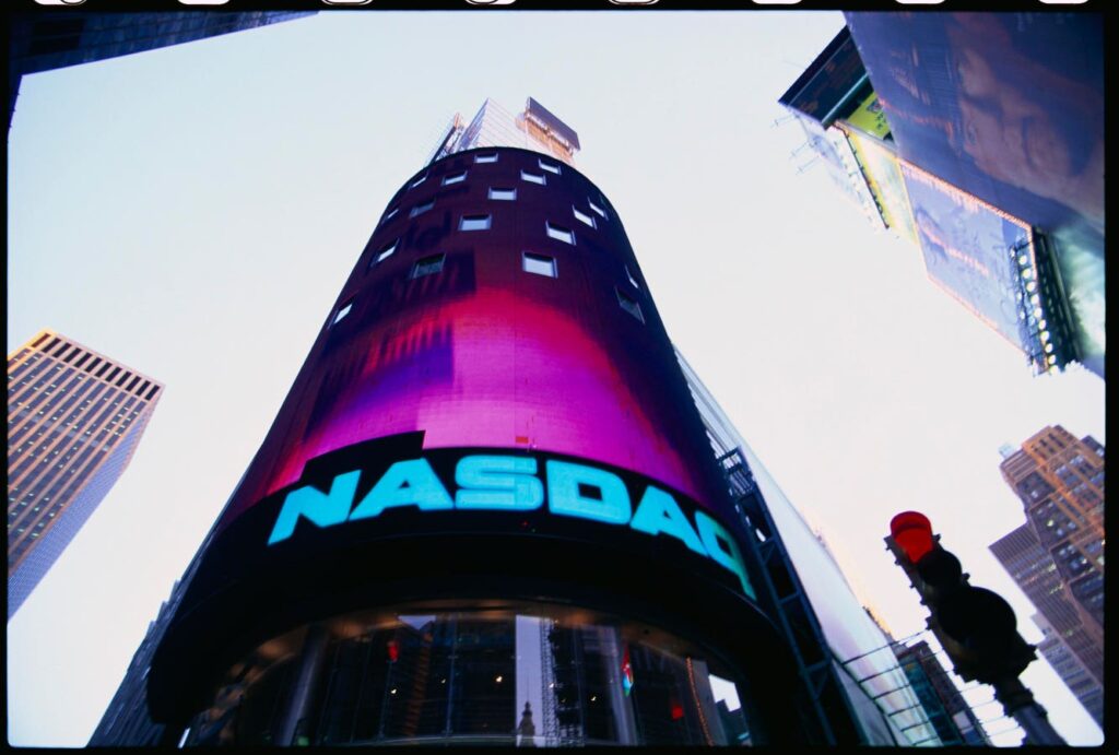 5 Nasdaq Stocks Hitting New 52-Week Highs At Year End