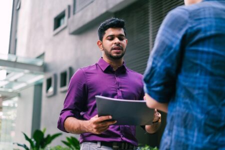 Build In Public Or Keep It Secret? The Growth Hack Entrepreneurs Miss