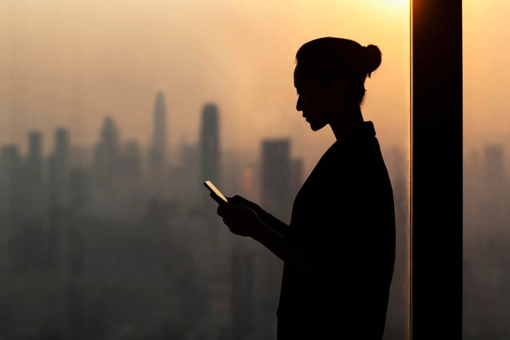 5 ChatGPT Prompts To Create Algorithm-Busting LinkedIn Posts
