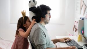You Get 18 Summers With Your Kids. Stop Wasting Them On Your Phone