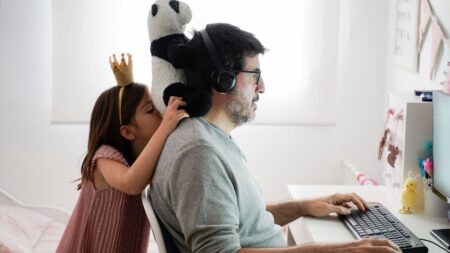 You Get 18 Summers With Your Kids. Stop Wasting Them On Your Phone